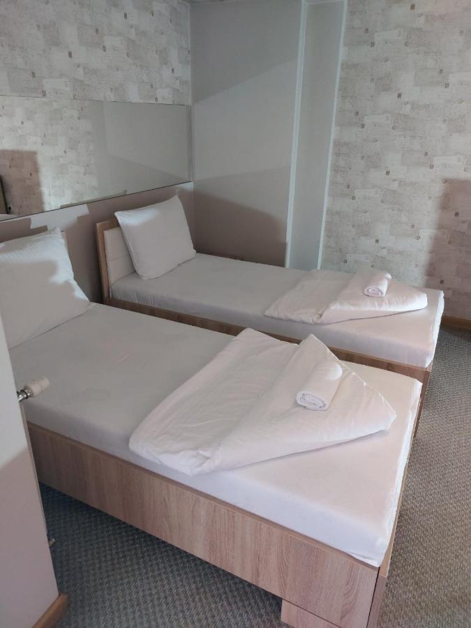 Motel Bajra ทราฟนิค ภายนอก รูปภาพ