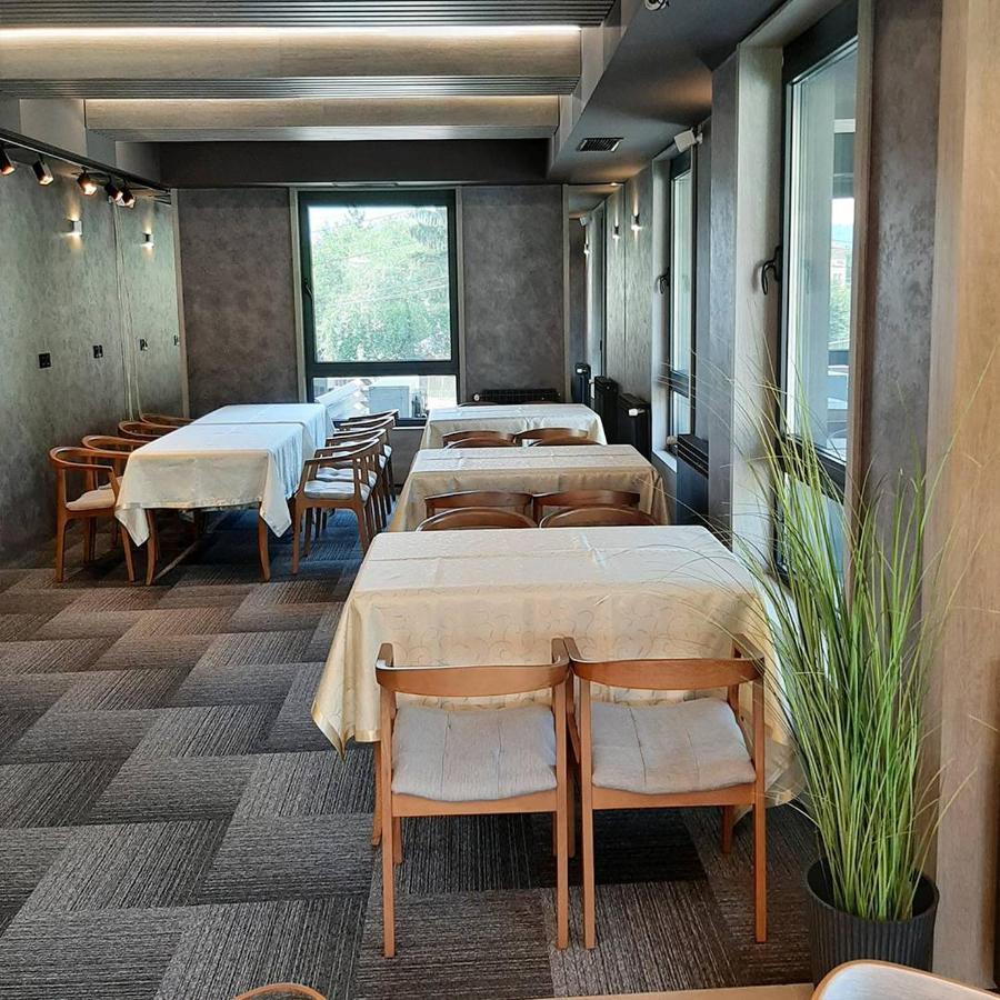 Motel Bajra ทราฟนิค ภายนอก รูปภาพ