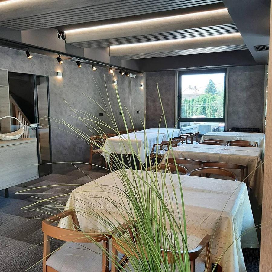 Motel Bajra ทราฟนิค ภายนอก รูปภาพ